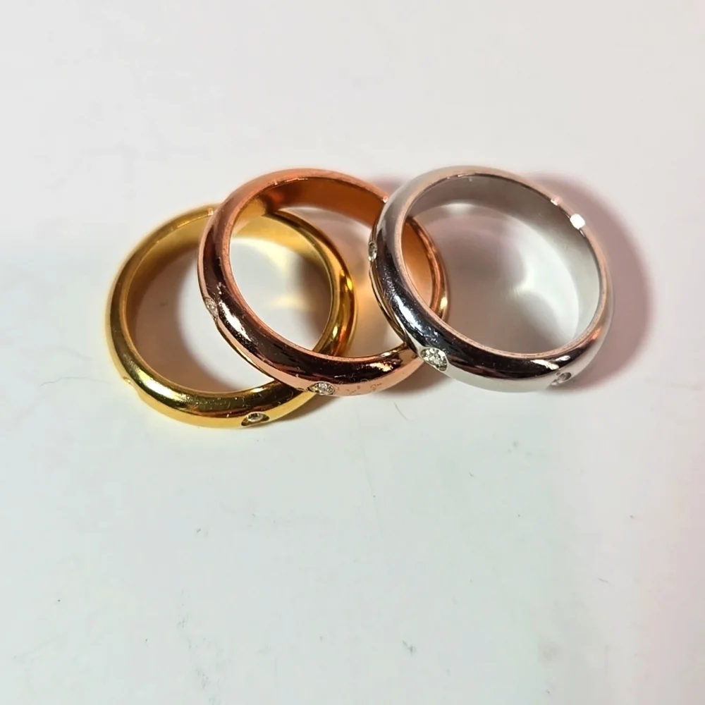 Avon NWOT Set-of-Three Elegant Tri-Color Stacking Rings Crystals Sz 5